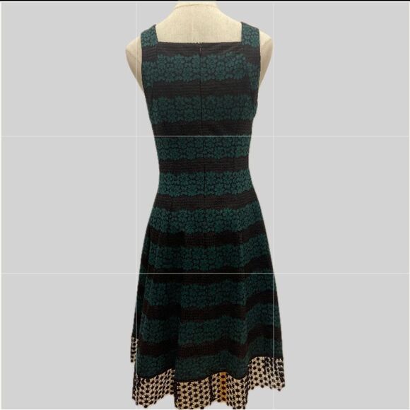 Donna Ricco NWOT Elegant Sleeveless Black and Green Lace Dress 6 - Picture 2 of 8